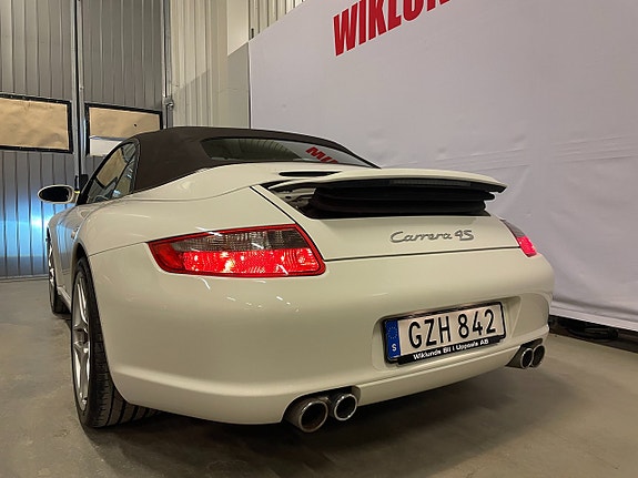 Porsche 911 Carrera 4S 4 of 5