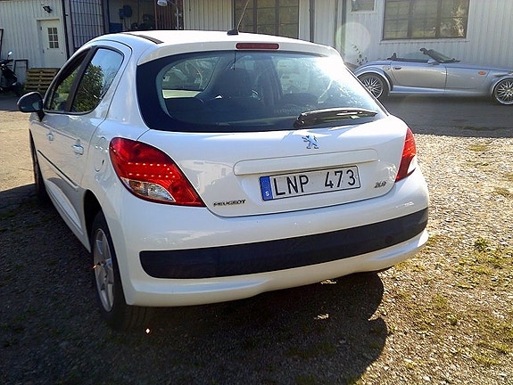 Peugeot 207 2 of 2