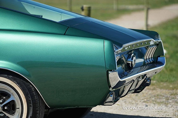 Ford Mustang 14 of 30