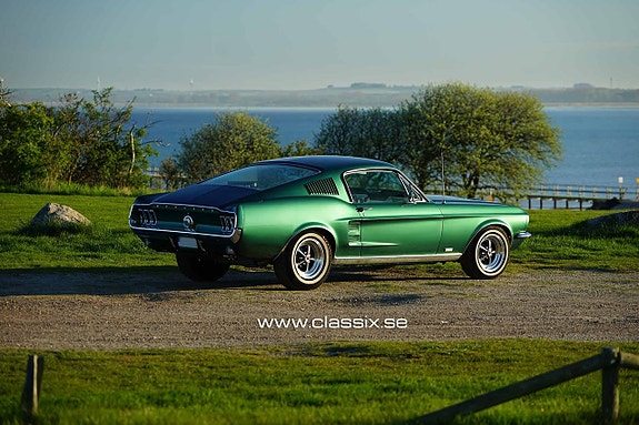 Ford Mustang 17 of 30