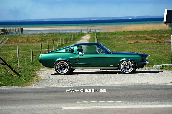 Ford Mustang 21 of 30