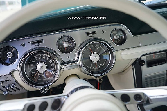Ford Mustang 15 of 30