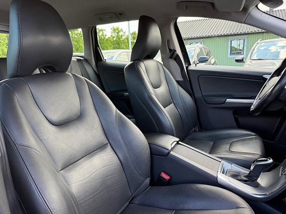 Volvo XC60 14 of 24