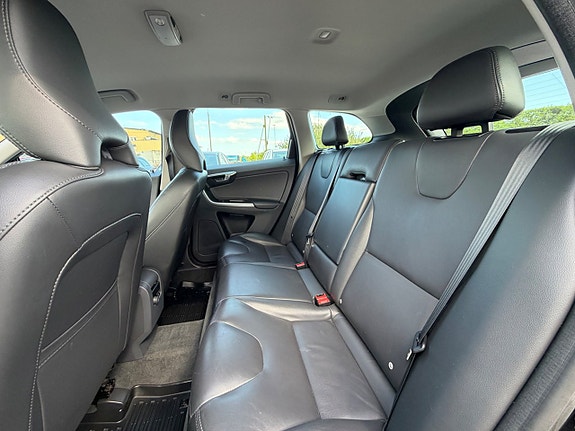 Volvo XC60 12 of 24