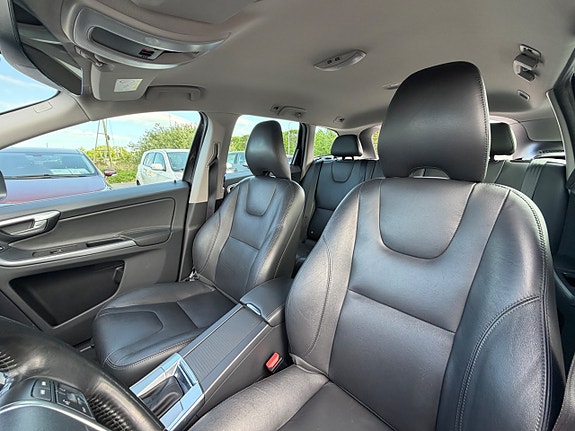 Volvo XC60 11 of 24