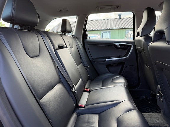 Volvo XC60 13 of 24