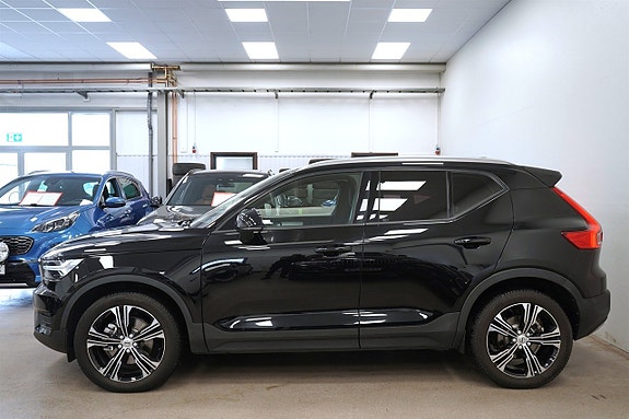 Volvo XC40 2 of 25