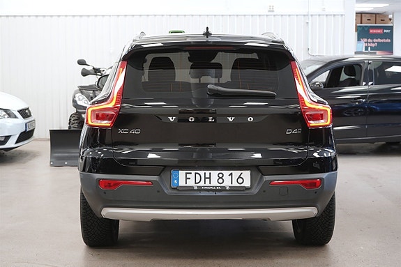 Volvo XC40 4 of 25