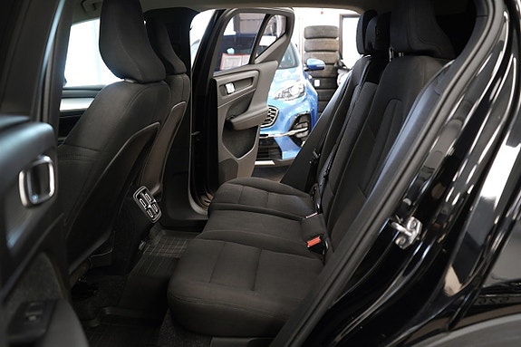 Volvo XC40 12 of 25