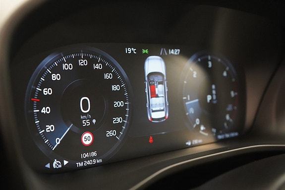 Volvo XC40 18 of 25