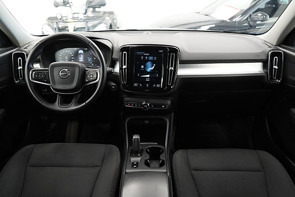 Volvo XC40 14 of 25