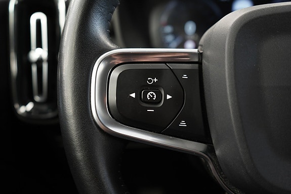 Volvo XC40 15 of 25