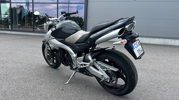 Suzuki GSR600 B-King 3 of 5