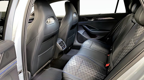 Volkswagen Passat 11 of 12