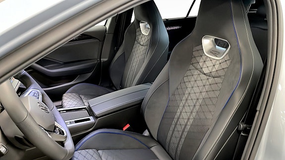 Volkswagen Passat 8 of 12