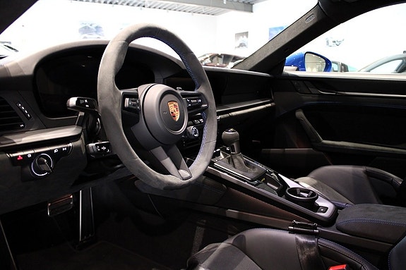 Porsche 911 GT3 3 of 5