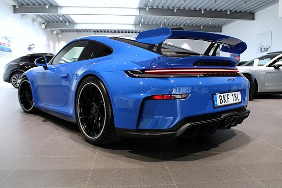 Porsche 911 GT3 2 of 5