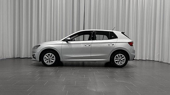 Skoda Fabia 2 of 14