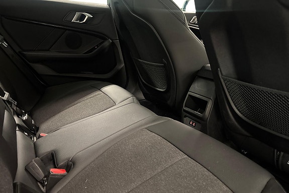 BMW 218 7 of 17