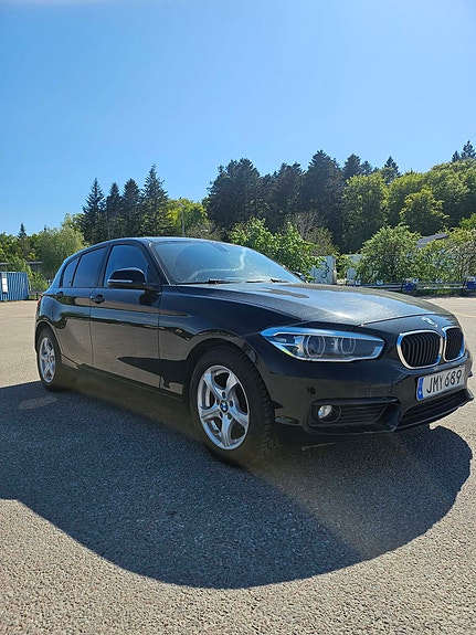 BMW 118i 2 of 5