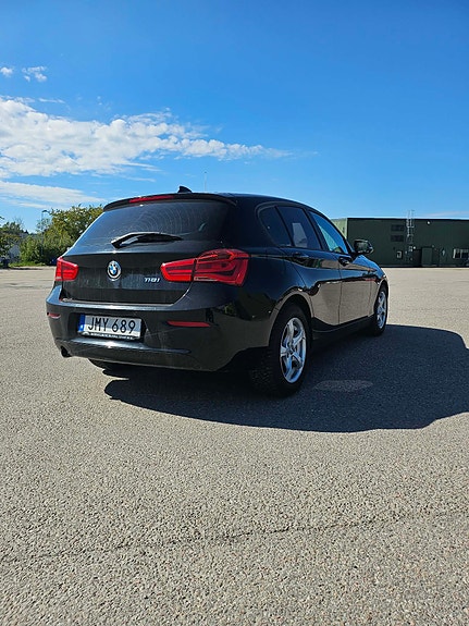 BMW 118i 4 of 5