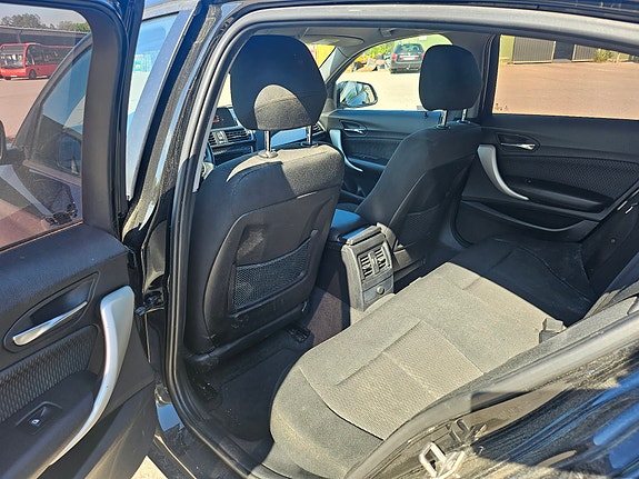 BMW 118i 5 of 5