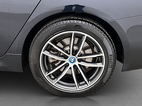 BMW 530e 28 of 30