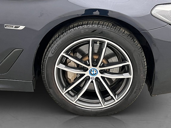 BMW 530e 30 of 30