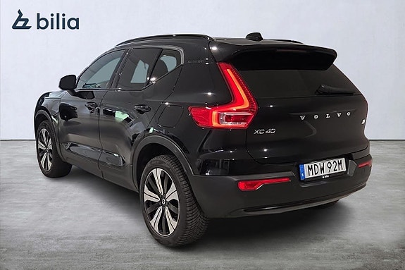 Volvo XC40 2 of 5