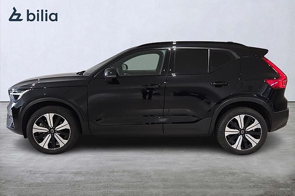 Volvo XC40 3 of 5
