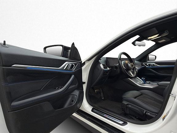 BMW i4 12 of 30