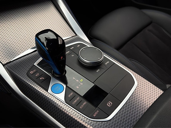 BMW i4 28 of 30