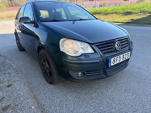 Volkswagen Polo 2 of 5