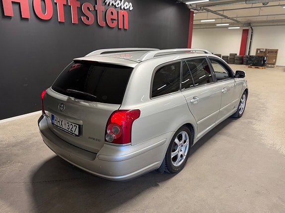 Toyota Avensis 3 of 5