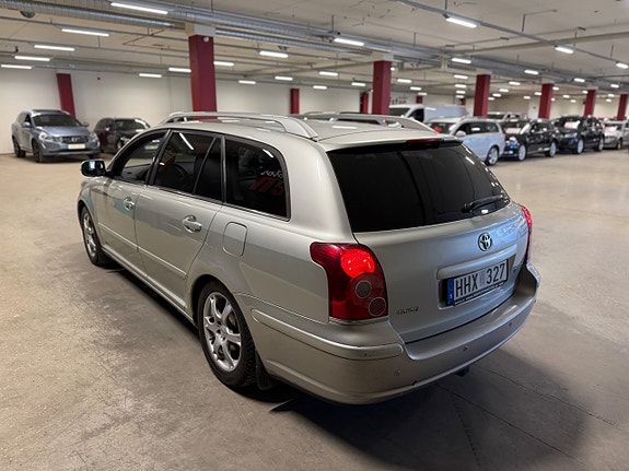 Toyota Avensis 5 of 5