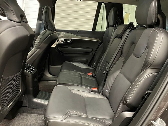 Volvo XC90 16 of 27