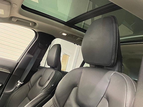 Volvo XC90 11 of 27