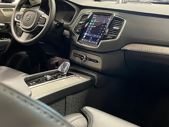 Volvo XC90 20 of 27