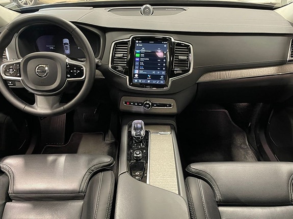 Volvo XC90 10 of 27