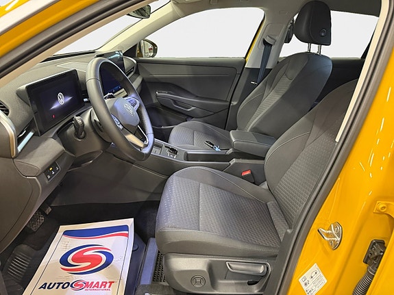 Volkswagen T-Roc 9 of 15