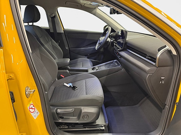 Volkswagen T-Roc 10 of 15