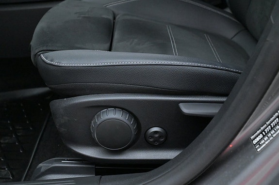 Mercedes-Benz CLA250 e 13 of 27