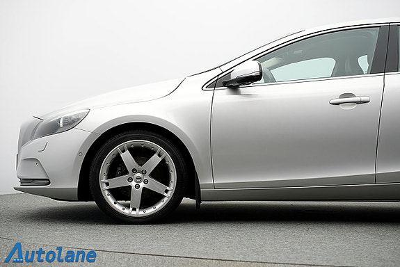 Volvo V40 11 of 30
