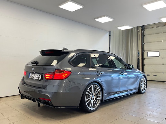 BMW 330d 4 of 5
