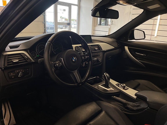 BMW 330d 2 of 5