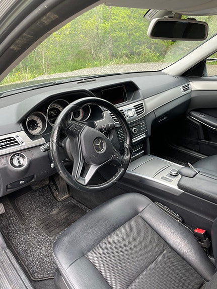 Mercedes-Benz E220 5 of 9