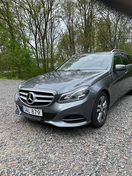 Mercedes-Benz E220 2 of 9