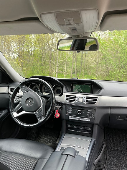 Mercedes-Benz E220 4 of 9