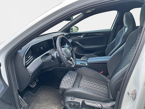 Volkswagen Passat 14 of 15