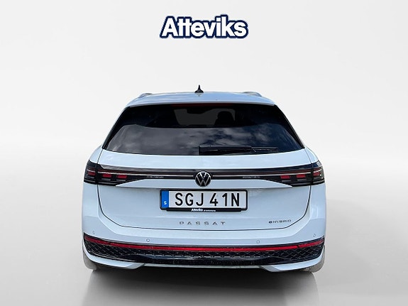 Volkswagen Passat 9 of 15